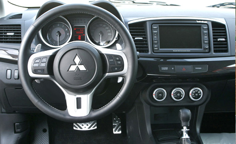 Mitsubishi Lancer 2010 Interior. Carro Mitsubishi Lancer