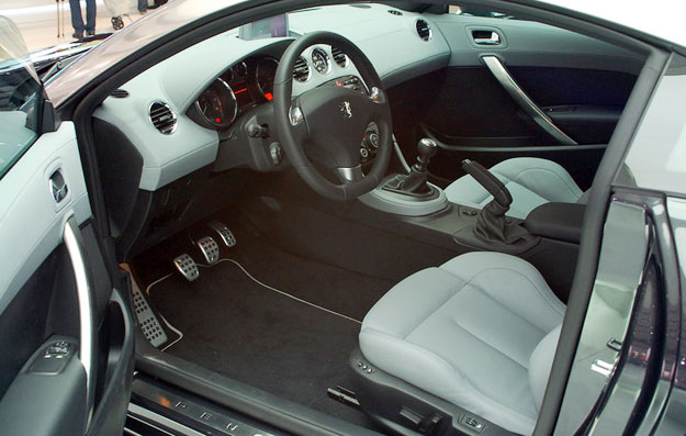 Interior del Peugeot RCZ 2010