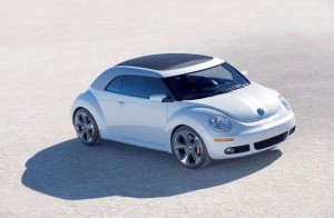 Volkswagen New Beetle 2010: ficha técnica, 15 imágenes y lista de rivales