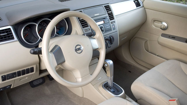 Auto Car Zone Nissan Versa 2011 Interior