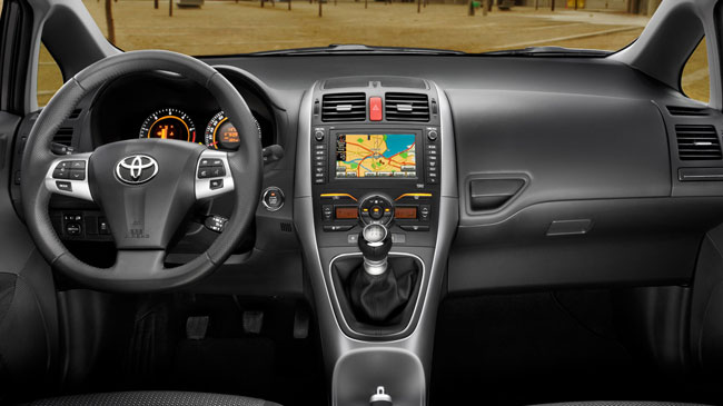 Interior del Toyota Auris 2011 | Lista de Carros