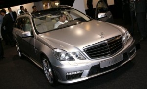 Carro Mercedes Benz E63 AMG 2011: ficha técnica, comparativa, 12 imágenes y rivales