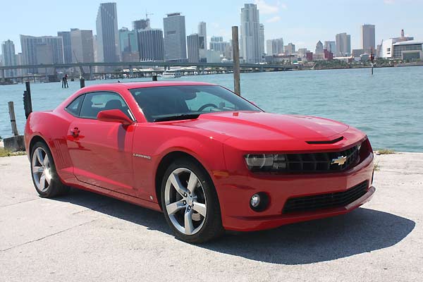 Chevrolet Camaro SS 2011 Mide 4816mm de largo 1928mm de ancho 