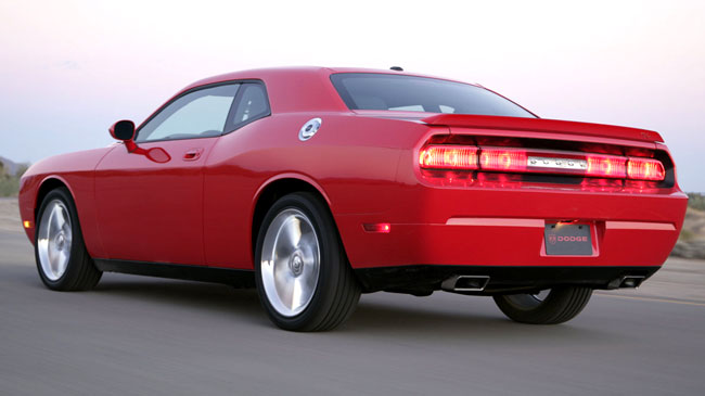 Dodge Challenger 2011 Entre su equipamiento est ndar m s importante est 