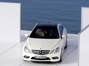 Carro Mercedes Benz Clase E Coupe 2011: ficha técnica, imágenes, video y rivales