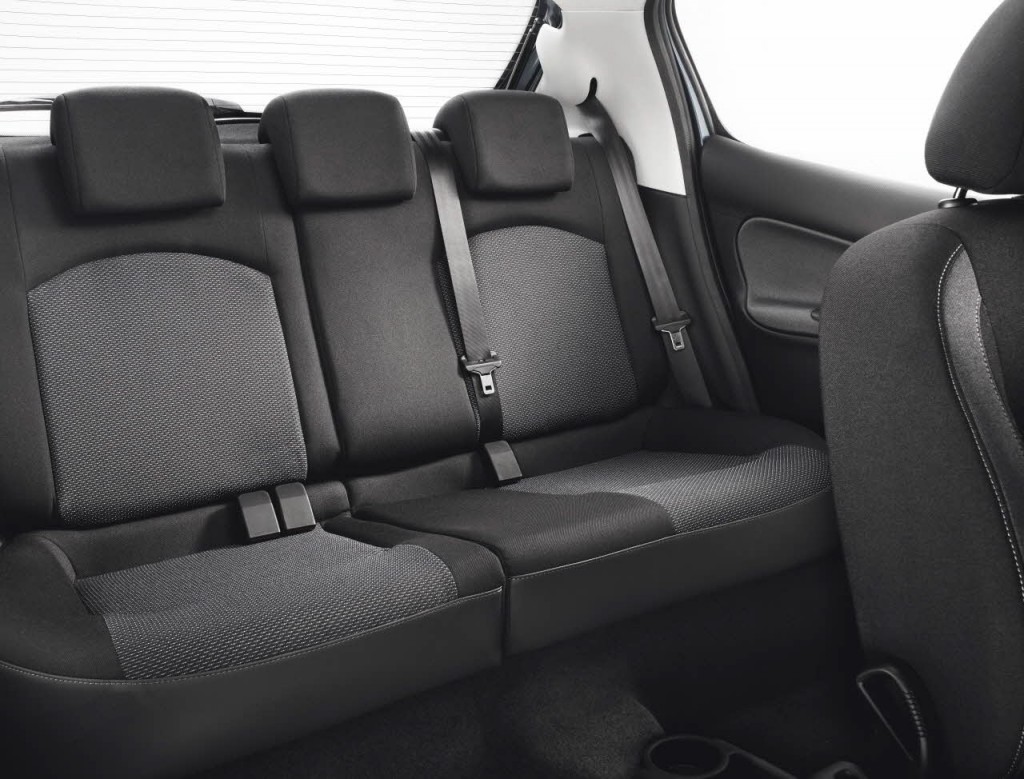 Interior del carro Peugeot 207 Compact 2011 Lista de Carros