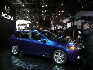 Acura TSX Sport Wagon 2011: imágenes y ficha técnica