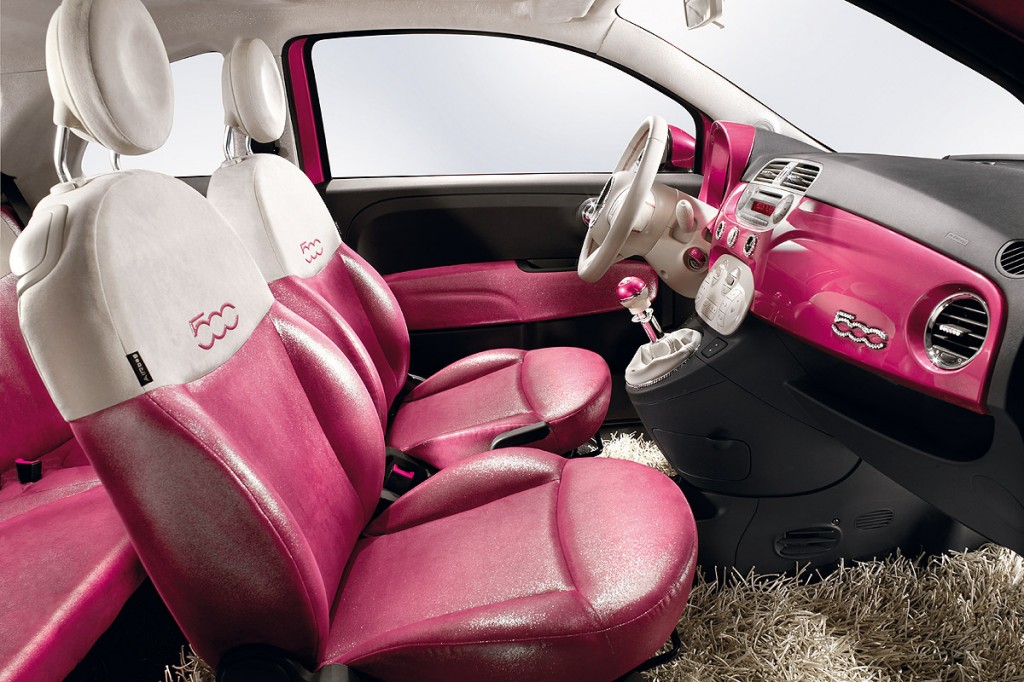 Interior del Fiat 500 Pink Lista de Carros
