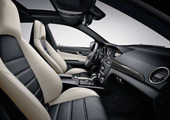 Interior del Mercedes Benz C63 AMG 2011