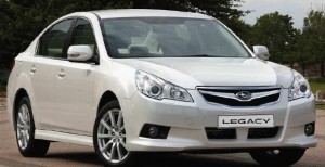 Subaru Legacy Sedán 2011: ficha técnica, imágenes y lista de rivales