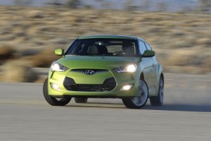 Hyundai Veloster 2012: Su único motor disponible, un 1.6LTS de 138CV) tendrá un consumo de 40mpg (64.5kmpg) en carretera. Hyundai Veloster 2012: Su único motor disponible, un 1.6LTS de 138CV) tendrá un consumo de 40mpg (64.5kmpg) en carretera.