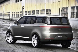Kia KV7 Concept: Tiene un motor V6 2.0 GDI turboalimentado que entrega 285CV, que esta asociado a una transmisión automática de 6 velocidades. Este motor ya lo habíamos visto en el Kia Optima pero con 10CV menos. Kia KV7 Concept: Tiene un motor V6 2.0 GDI turboalimentado que entrega 285CV, que esta asociado a una transmisión automática de 6 velocidades. Este motor ya lo habíamos visto en el Kia Optima pero con 10CV menos.