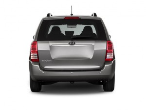 Kia Sedona 2011: Ahora es ofrecido con un motor 3.5 litros V6 que entrega 271CV a 6.300rpm que está acoplado a una transmisión automática de seis velocidades que permite manejo secuencial. Su consumo es de 18mpg (29kmpg) en ciudad y 25mpg (40.2kmpg) en carretera. Kia Sedona 2011: Ahora es ofrecido con un motor 3.5 litros V6 que entrega 271CV a 6.300rpm que está acoplado a una transmisión automática de seis velocidades que permite manejo secuencial. Su consumo es de 18mpg (29kmpg) en ciudad y 25mpg (40.2kmpg) en carretera.