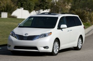 Toyota Sienna 2011: ficha técnica, imágenes y lista de rivales