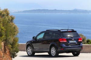 El Fiat Freemont, que está basado en la plataforma del Dodge Journey, mide 4.89 metros de largo, 1.88 metros de ancho y 1.72 metros de alto y tiene una distancia entre ejes de 2.89 metros. La capacidad de carga puede llegar a 1461 litros entre el espacio disponible en el maletero y el que se obtiene plegando los respaldos de los asientos posteriores.