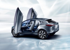Buik Envision Concept: Cuenta con paquetes de la marca llamada breach plug-in sistema híbrido con AWD, que utiliza un motor de 2.0 litros SIDI inteligente de inyección directa con turbocompresor respaldado por un par de generadores eléctricos de motor de Envision dual automático/manual de ocho velocidades de transmisión. Además, una batería de litio de alto rendimiento y un techo de la energía solar sirven como fuente de energía alternativa, independiente de la unidad de potencia.