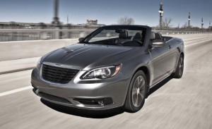 Chrysler 200 Convertible 2011: ficha técnica, imágenes y lista de rivales