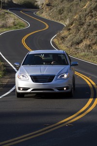 Chrysler 200 Sedán 2011: ficha técnica, imágenes y lista de rivales