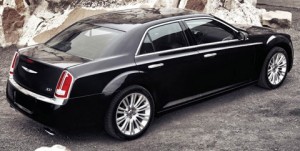 Chrysler 300 modelo 2011: El Chrysler 300C modelo 2011 estará equipado con tres opciones de motor que tendrán la opción de tener tracción trasera y total: un 3.6LTS V6 de 292CV, un 5.7LTS V8 de 365CV y un 6.4LTS V8 de 470 para la versión SRT8. Chrysler 300 modelo 2011: El Chrysler 300C modelo 2011 estará equipado con tres opciones de motor que tendrán la opción de tener tracción trasera y total: un 3.6LTS V6 de 292CV, un 5.7LTS V8 de 365CV y un 6.4LTS V8 de 470 para la versión SRT8.