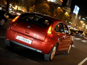 Citroën C4 Hatchback 2011: Se ofrece con tres opciones de motor: un 1.6LTS con 110CV, un 2.0LTS con 180CV y un diesel HDI 1ue entrega 110CV. Citroën C4 Hatchback 2011: Se ofrece con tres opciones de motor: un 1.6LTS con 110CV, un 2.0LTS con 180CV y un diesel HDI 1ue entrega 110CV.