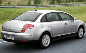 Citroën C4 Sedán 2011: Se ofrece con tres opciones de motor: un 1.6LTS de 110CV, un 2.0LTS con 143CV y un diesel 1.6 HDI con 110CV Citroën C4 Sedán 2011: Se ofrece con tres opciones de motor: un 1.6LTS de 110CV, un 2.0LTS con 143CV y un diesel 1.6 HDI con 110CV