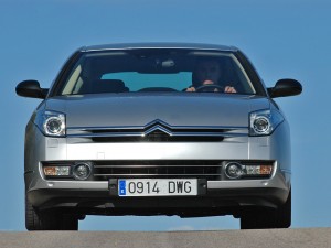 Citroën C6 modelo 2011: Se ofrece con estas dos motorizaciones que están acopladas a una transmisión automática de 6 velocidades con modo secuencial: un 3.0LTS de 215CV y un diesel HDI 3.0LTS de 241CV Citroën C6 modelo 2011: Se ofrece con estas dos motorizaciones que están acopladas a una transmisión automática de 6 velocidades con modo secuencial: un 3.0LTS de 215CV y un diesel HDI 3.0LTS de 241CV