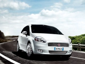 El Fiat Grande Punto 2011 se ofrece con 3 opciones de motor: un diesel 1.3LTD de 75CV, un 1.4LTS de 77CV y un 1.8LTS con 112CV