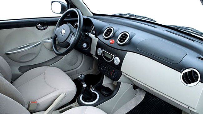 Interior del Lifan 320 modelo 2011