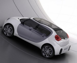 Citroën C-Cactus Concept: Tendría un motor eléctrico alimentado por baterías de ión-litio lo que le permite tener una autonomía máxima de 150kms y una velocidad máxima de 110 km/h que resultan suficientes para un uso urbano. Este sistema cuenta con una transmisión automática de cinco velocidades. Su consumo combinado es de 2.9 litros/100kms. Citroën C-Cactus Concept: Tendría un motor eléctrico alimentado por baterías de ión-litio lo que le permite tener una autonomía máxima de 150kms y una velocidad máxima de 110 km/h que resultan suficientes para un uso urbano. Este sistema cuenta con una transmisión automática de cinco velocidades. Su consumo combinado es de 2.9 litros/100kms.