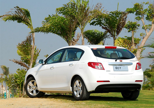 http://www.listadecarros.com/wp-content/uploads/2011/10/Geely-EC7-Sport-2011-4.jpg