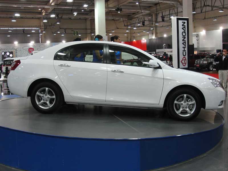 http://www.listadecarros.com/wp-content/uploads/2011/10/Geely-EC7-modelo-2011-6.jpg