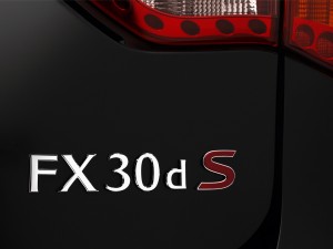 Infiniti FX30d 2011: Es la versión diesel del FX, que como noticia destacada puede contar con el sistema de dirección a las cuatro ruedas hasta ahora era exclusiva para el Infiniti FX con motor V8 de gasolina.