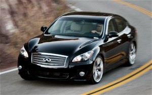 Infiniti M 2011: Se ofrece en dos versiones diferenciadas por su motor: un 3.7LTS V6 de 330CV y un 5.6LTS V8 con 420CV Infiniti M 2011: Se ofrece en dos versiones diferenciadas por su motor: un 3.7LTS V6 de 330CV y un 5.6LTS V8 con 420CV