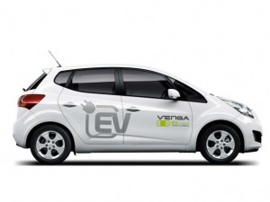 Kia Venga EV: Tendrá un motor capaz de entregar 110 caballos de fuerza y un par máximo de 280NM. Contará con una transmisión de dos marchas, una para accionar el eje delantero y una para reversar. Kia Venga EV: Tendrá un motor capaz de entregar 110 caballos de fuerza y un par máximo de 280NM. Contará con una transmisión de dos marchas, una para accionar el eje delantero y una para reversar.