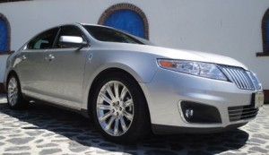 Lincoln MKS 2011: ficha técnica, imágenes y lista de rivales