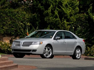 Lincoln MKZ 2011: Sus principales rivales son las versiones más equipadas del Chevrolet Malibú, Honda Accord, Hyundai Sonata, Toyota Camry y Volkswagen Passat.