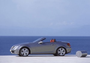 Mercedes Benz Clase SLK 2011: Se ofrece en versiones SLK 300, SLK 350 y SLK 250CDI, que están diferenciadas por su tipo de motor Mercedes Benz Clase SLK 2011: Se ofrece en versiones SLK 300, SLK 350 y SLK 250CDI, que están diferenciadas por su tipo de motor