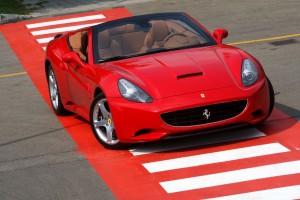 Ferrari California 2011: ficha técnica, imágenes y lista de rivales