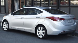 Hyundai i35 Elantra 2012: Se ofrece con dos opciones de motor: un 1.6LTS de 128CV y un 1.8LTS con 148CV. Ambos se asocian a una transmisión manual ó automática de seis velocidades. Hyundai i35 Elantra 2012: Se ofrece con dos opciones de motor: un 1.6LTS de 128CV y un 1.8LTS con 148CV. Ambos se asocian a una transmisión manual ó automática de seis velocidades.
