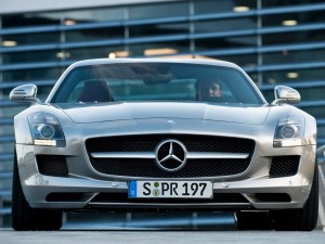 Mercedes Benz SLS AMG 2011: Es un coupe biplaza que tiene un diseño muy deportivo y original. Tiene tracción trasera y se trata del primer deportivo desarrollado por AMG Mercedes Benz SLS AMG 2011: Es un coupe biplaza que tiene un diseño muy deportivo y original. Tiene tracción trasera y se trata del primer deportivo desarrollado por AMG