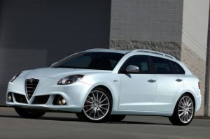 Según opinión de expertos el Alfa Romeo Giulietta Sport Wagon sería rival del Audi A3 Sportback, pero otros van más allá y lo sitúan incluso como rival del Volkswagen Golf Variant. Según opinión de expertos el Alfa Romeo Giulietta Sport Wagon sería rival del Audi A3 Sportback, pero otros van más allá y lo sitúan incluso como rival del Volkswagen Golf Variant.