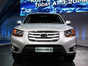 Bajo el capot del Hyundai Santa Fe 2012 se pueden encontrar cualquiera de estos motores: un 2.4LTS con 172CV, un V6 3.5LTS de 276CV y un diesel 2.2LTS con 194CV