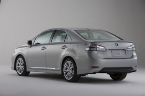 Lexus HS 250h: ¿Cuál es el resultado de que un carro tenga malas ventas, problemas de seguridad con la NHTSA y competidores fuertes y de más bajos de precio? Esa respuesta si que la saben en Lexus, la filial de Toyota. Pero acá se las adelantamos: tener que retirar del mercado al Lexus HS 250h.