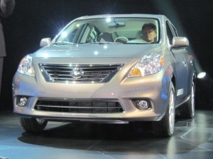 Nissan Tiida Sedán 2012: Según el país, se ofrece con estas opciones de motor asociados a una transmisión manual de cinco velocidades o automática de cuatro: un 1.6LTS de 109CV y un 1.8LTs de 125CV. Nissan Tiida Sedán 2012: Según el país, se ofrece con estas opciones de motor asociados a una transmisión manual de cinco velocidades o automática de cuatro: un 1.6LTS de 109CV y un 1.8LTs de 125CV.