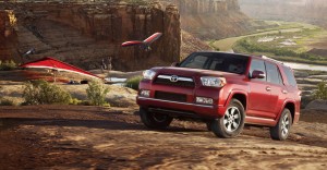 Toyota 4Runner 2012: Tiene como rivales al Chevrolet Traverse, Ford Explorer, Hyundai Santa Fe, Hyundai Veracruz, Jeep Grand Cherokee, Kia Mohave, Mazda CX-9, Mitsubishi Montero y al Nissan Pathfinder. Toyota 4Runner 2012: Tiene como rivales al Chevrolet Traverse, Ford Explorer, Hyundai Santa Fe, Hyundai Veracruz, Jeep Grand Cherokee, Kia Mohave, Mazda CX-9, Mitsubishi Montero y al Nissan Pathfinder.