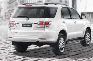 Toyota Fortuner 2012: Tiene como rivales al Mitsubishi Nativa, Kia Sorento, Ford Escape, Jeep Cherokee, Jeep Compass, Mazda CX-7, y al Nissan Pathfinder.