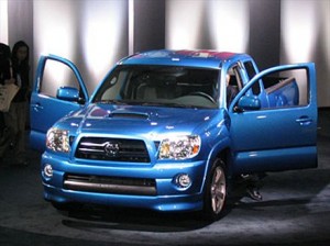 El Toyota Tundra 2012 Cuenta con tres opciones de motor (según mercados): un 4.0LTS V6 de 270CV, un 4.6LTS de 310CV y un 5.7LTS con 381CV. El Toyota Tundra 2012 Cuenta con tres opciones de motor (según mercados): un 4.0LTS V6 de 270CV, un 4.6LTS de 310CV y un 5.7LTS con 381CV.