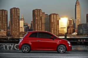 El Fiat 500 tiene como rivales al Audi A1, Citroën DS3, Smart ForTwo, Suzuki Swift Sport, Scion IQ y al Volkswagen Up!. El Fiat 500 tiene como rivales al Audi A1, Citroën DS3, Smart ForTwo, Suzuki Swift Sport, Scion IQ y al Volkswagen Up!.
