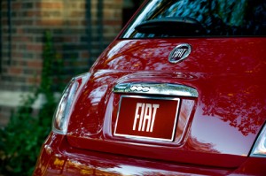 El Fiat 500 modelo 2012 para México desde los $199.900 hasta los $264.900 pesos. Para Argentina tiene un precio base de 28.500 dólares. Para EEUU tiene un precio que va desde los 15,500 dólares hasta los 23.500 dólares. El Fiat 500 modelo 2012 para México desde los $199.900 hasta los $264.900 pesos. Para Argentina tiene un precio base de 28.500 dólares. Para EEUU tiene un precio que va desde los 15,500 dólares hasta los 23.500 dólares.