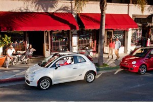 Fiat 500C 2012: Entre su equipamiento de serie incluye entre otras cosas un toldo eléctrico retráctil de tela de varias posiciones con función “one touch”, asientos de cubo con vestiduras de piel, sistema de comunicación Blue & Me, sistema de audio Bose, vidrios y seguros eléctricos, asistencia de reversa, espejo retrovisor interior con atenuación automática, molduras laterales cromadas, rines de aluminio de 16” de diseño exclusivo, volante forrado en piel, Control de Estabilidad Electrónico (ESC), bolsas de aire frontales y laterales tipo cortina, distribución electrónica del frenado (EBD), sistema de frenos antibloqueo (ABS) y los sistemas de control de tracción (TCS), entre otros. Fiat 500C 2012: Entre su equipamiento de serie incluye entre otras cosas un toldo eléctrico retráctil de tela de varias posiciones con función “one touch”, asientos de cubo con vestiduras de piel, sistema de comunicación Blue & Me, sistema de audio Bose, vidrios y seguros eléctricos, asistencia de reversa, espejo retrovisor interior con atenuación automática, molduras laterales cromadas, rines de aluminio de 16” de diseño exclusivo, volante forrado en piel, Control de Estabilidad Electrónico (ESC), bolsas de aire frontales y laterales tipo cortina, distribución electrónica del frenado (EBD), sistema de frenos antibloqueo (ABS) y los sistemas de control de tracción (TCS), entre otros.